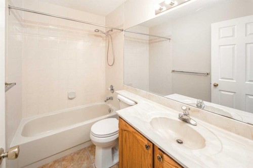 149 Sceptre Court Nw, Calgary, AB - Indoor Photo Showing Bathroom