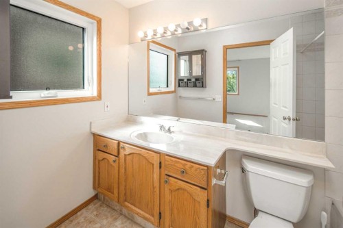 149 Sceptre Court Nw, Calgary, AB - Indoor Photo Showing Bathroom