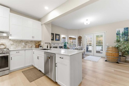 74 Evercreek Bluffs Road Sw, Calgary, AB - Indoor Photo Showing Kitchen