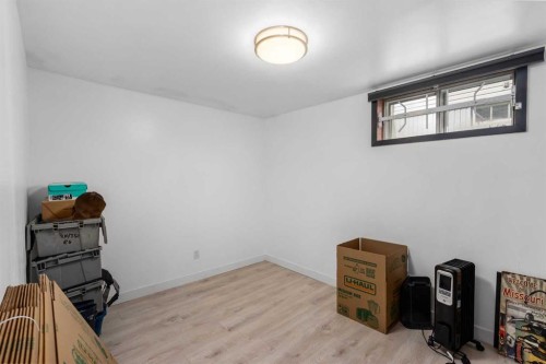 304 Blackthorn Road Nw, Calgary, AB - Indoor Photo Showing Other Room