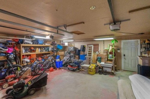 304 Blackthorn Road Nw, Calgary, AB - Indoor Photo Showing Garage
