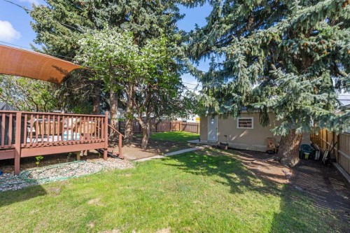 304 Blackthorn Road Nw, Calgary, AB - Outdoor