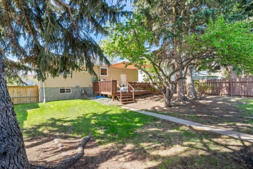 304 Blackthorn Road Nw, Calgary, AB - Outdoor