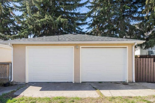 304 Blackthorn Road Nw, Calgary, AB - Outdoor With Exterior