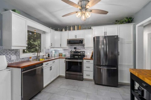 304 Blackthorn Road Nw, Calgary, AB - Indoor Photo Showing Kitchen With Double Sink