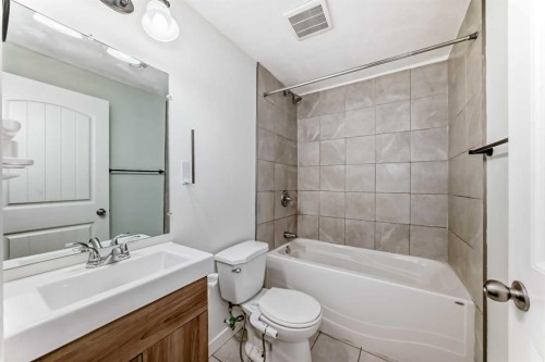 101 Redstone Drive Ne, Calgary, AB - Indoor Photo Showing Bathroom