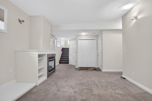 14 Discovery Woods Villas Sw, Calgary, AB - Indoor Photo Showing Other Room