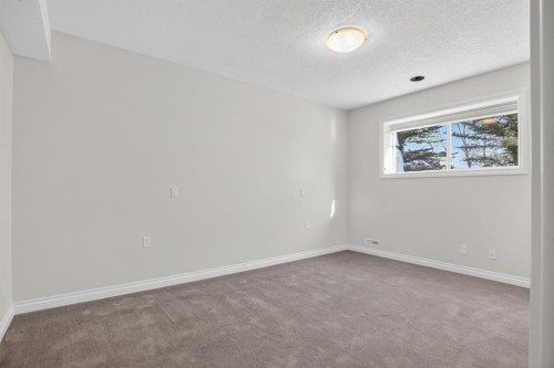 14 Discovery Woods Villas Sw, Calgary, AB - Indoor Photo Showing Other Room