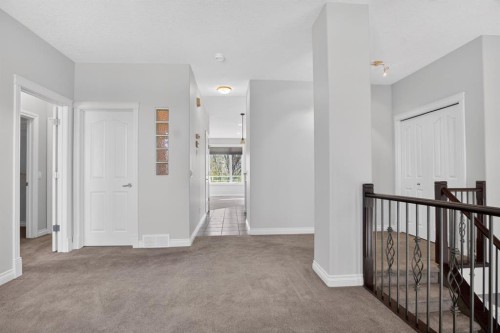 14 Discovery Woods Villas Sw, Calgary, AB - Indoor Photo Showing Other Room