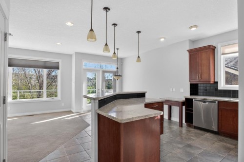 14 Discovery Woods Villas Sw, Calgary, AB - Indoor Photo Showing Kitchen