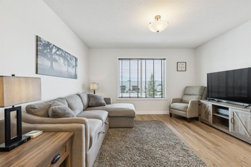 231 Kingsbridge Road Se, Airdrie, AB - Indoor Photo Showing Living Room