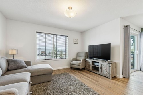 231 Kingsbridge Road Se, Airdrie, AB - Indoor Photo Showing Living Room