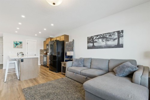 231 Kingsbridge Road Se, Airdrie, AB - Indoor Photo Showing Living Room