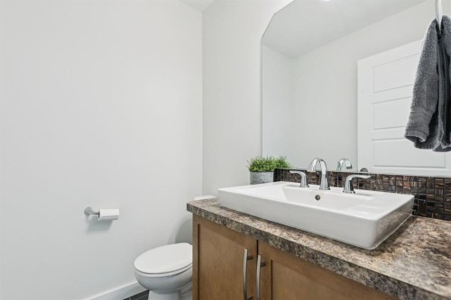 231 Kingsbridge Road Se, Airdrie, AB - Indoor Photo Showing Bathroom