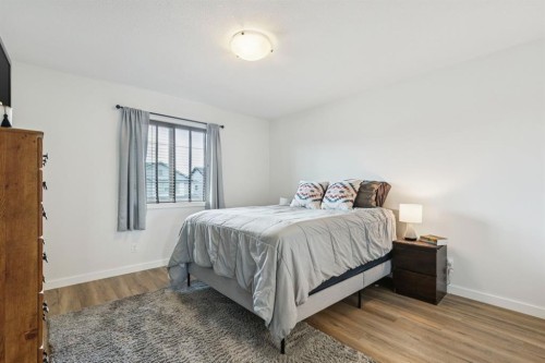 231 Kingsbridge Road Se, Airdrie, AB - Indoor Photo Showing Bedroom