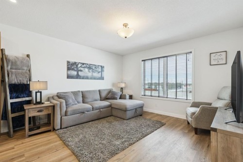 231 Kingsbridge Road Se, Airdrie, AB - Indoor Photo Showing Living Room