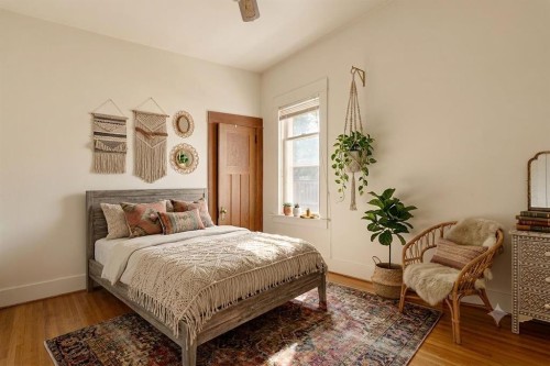 2003 26A Street Sw, Calgary, AB - Indoor Photo Showing Bedroom
