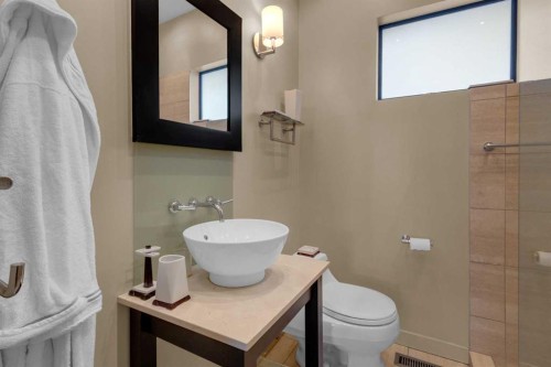 2003 26A Street Sw, Calgary, AB - Indoor Photo Showing Bathroom