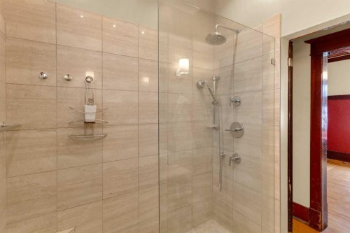2003 26A Street Sw, Calgary, AB - Indoor Photo Showing Bathroom