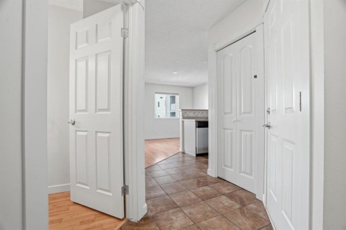 204-760 Railway Gate Sw, Airdrie, AB - Indoor Photo Showing Other Room