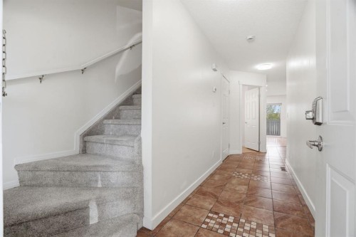 204-760 Railway Gate Sw, Airdrie, AB - Indoor Photo Showing Other Room
