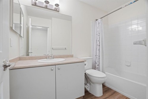 204-760 Railway Gate Sw, Airdrie, AB - Indoor Photo Showing Bathroom