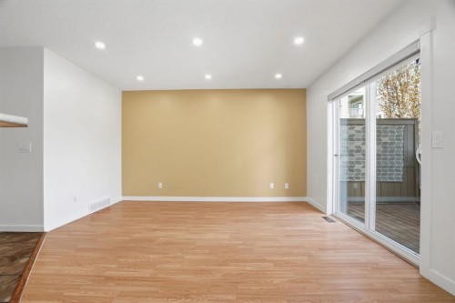 204-760 Railway Gate Sw, Airdrie, AB - Indoor Photo Showing Other Room