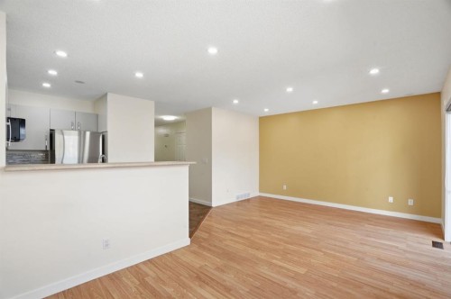 204-760 Railway Gate Sw, Airdrie, AB - Indoor