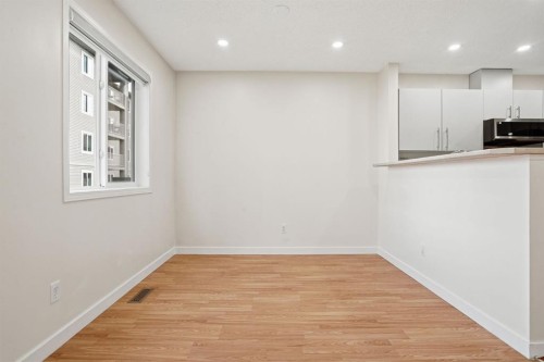 204-760 Railway Gate Sw, Airdrie, AB - Indoor Photo Showing Other Room