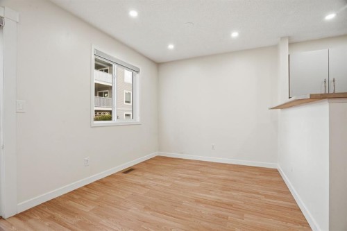 204-760 Railway Gate Sw, Airdrie, AB - Indoor Photo Showing Other Room