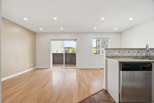 204-760 Railway Gate Sw, Airdrie, AB - Indoor Photo Showing Other Room