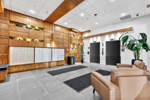 403-122 Mahogany Centre Se, Calgary, AB - Indoor Photo Showing Other Room