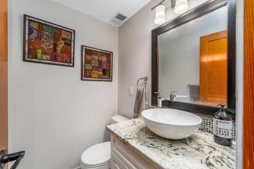 51 Midvalley Crescent Se, Calgary, AB - Indoor Photo Showing Bathroom