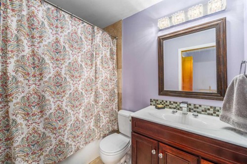 51 Midvalley Crescent Se, Calgary, AB - Indoor Photo Showing Bathroom