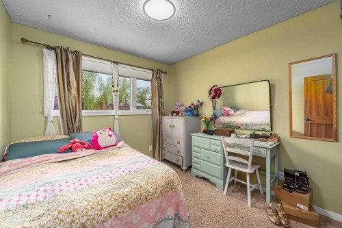 51 Midvalley Crescent Se, Calgary, AB - Indoor Photo Showing Bedroom
