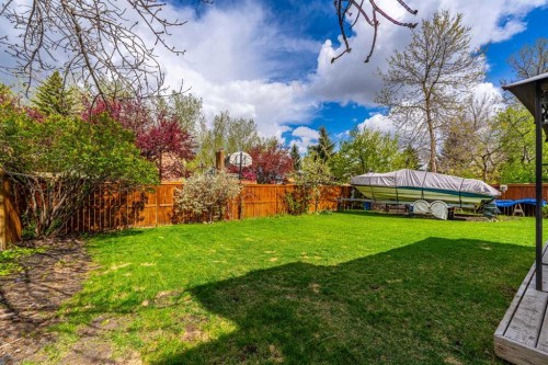 51 Midvalley Crescent Se, Calgary, AB - Outdoor