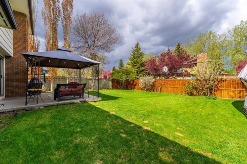 51 Midvalley Crescent Se, Calgary, AB - Outdoor