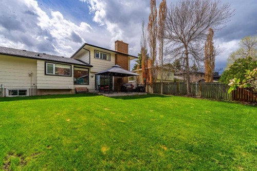 51 Midvalley Crescent Se, Calgary, AB - Outdoor