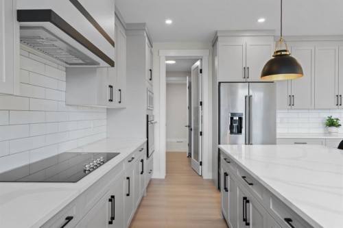 26 Cimarron Estates Gate, Okotoks, AB - Indoor Photo Showing Kitchen With Upgraded Kitchen