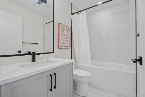 26 Cimarron Estates Gate, Okotoks, AB - Indoor Photo Showing Bathroom