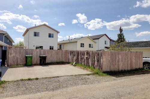 47 Martinvalley Way Ne, Calgary, AB - Outdoor
