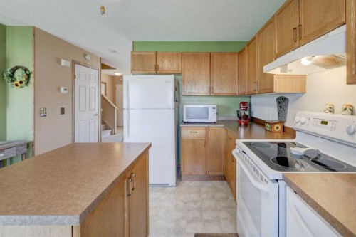 47 Martinvalley Way Ne, Calgary, AB - Indoor Photo Showing Kitchen