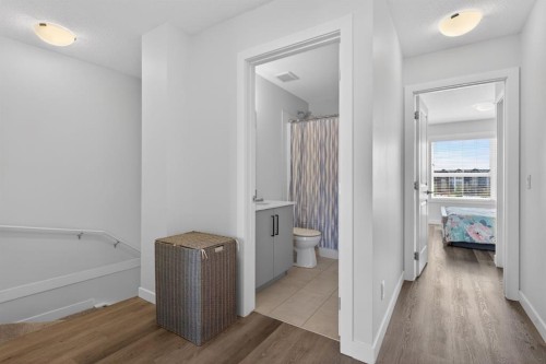 86 Evanscrest Manor Nw, Calgary, AB - Indoor Photo Showing Bathroom