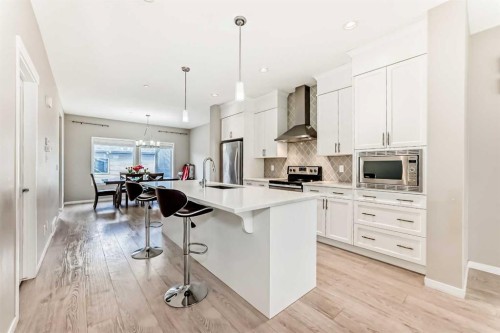 140 Howse Avenue Ne, Calgary, AB - Indoor Photo Showing Kitchen With Upgraded Kitchen
