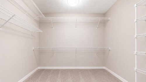 140 Howse Avenue Ne, Calgary, AB - Indoor With Storage