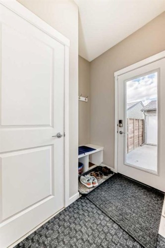 140 Howse Avenue Ne, Calgary, AB - Indoor Photo Showing Other Room