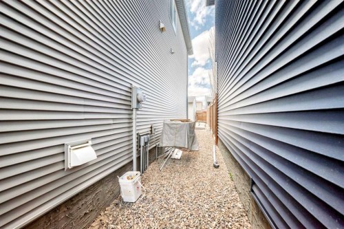 140 Howse Avenue Ne, Calgary, AB - Outdoor
