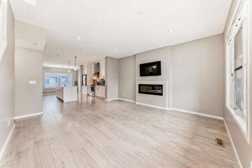 140 Howse Avenue Ne, Calgary, AB - Indoor With Fireplace