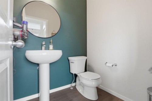 648 Walden Drive Se, Calgary, AB - Indoor Photo Showing Bathroom