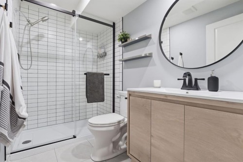 648 Walden Drive Se, Calgary, AB - Indoor Photo Showing Bathroom